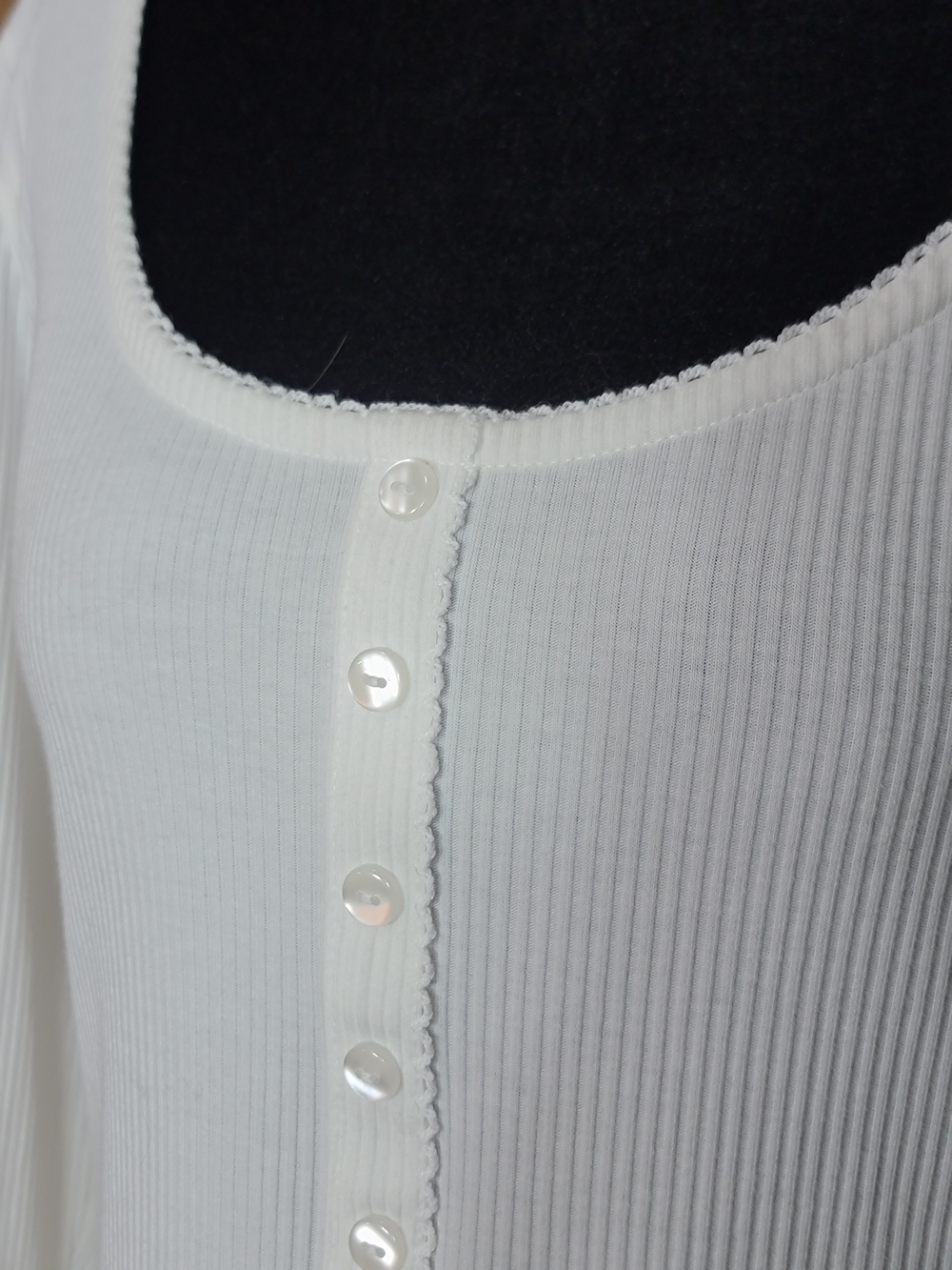 Scoop White Ribbed Scoop Neck Long Sleeve Top | Faux Pearl Button Knit | Size L - Picture 7 of 8